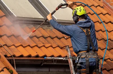 Démoussage et hydrofuge de toiture à Plouider